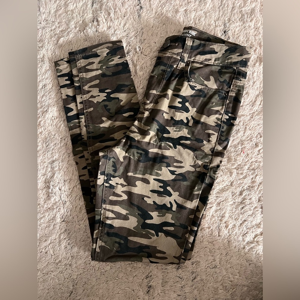 Woman’s camouflage jeans high rise skinny